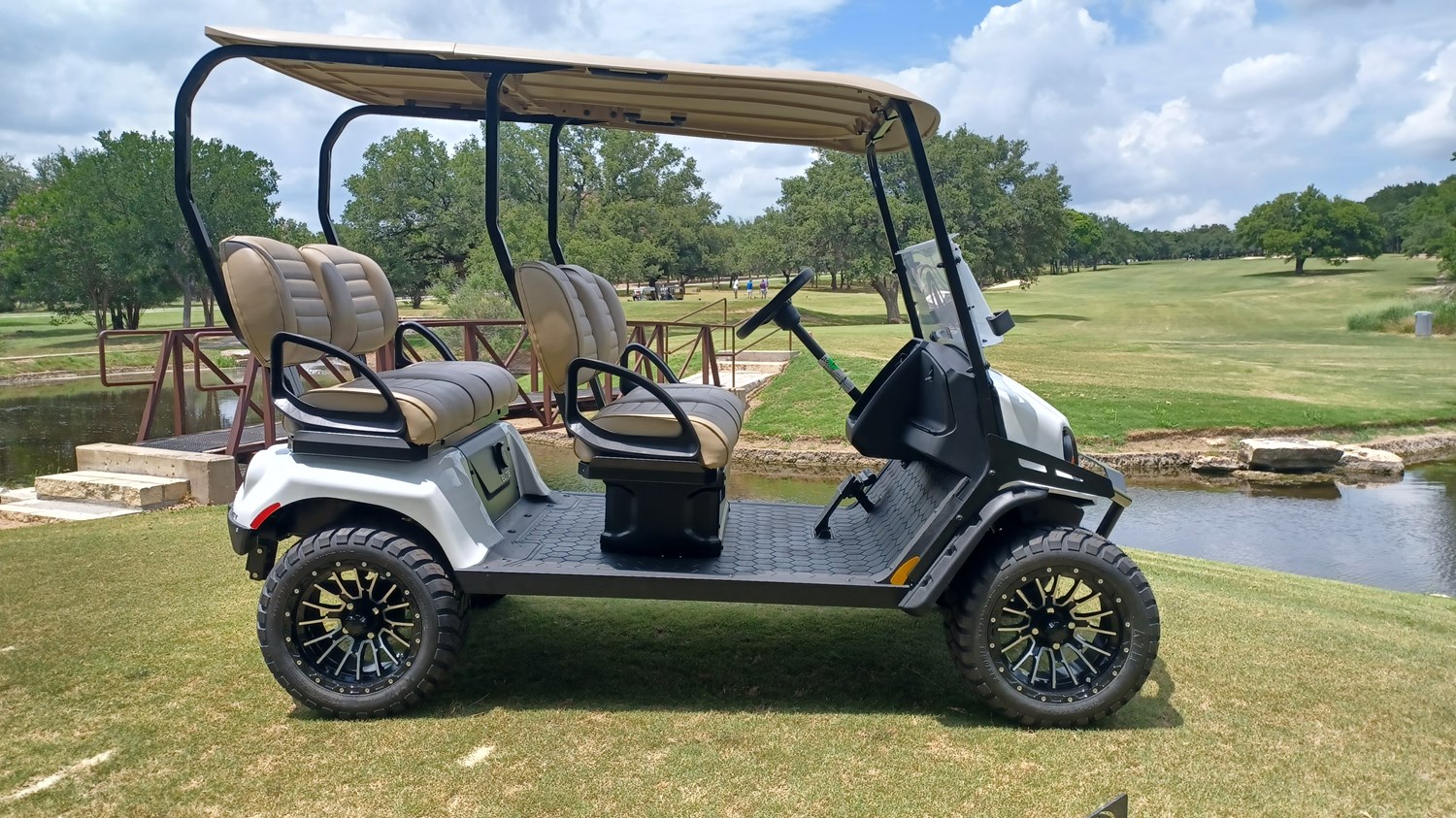 2024 E-Z-GO LIBERTY 4.2 LITHIUM – WHITE